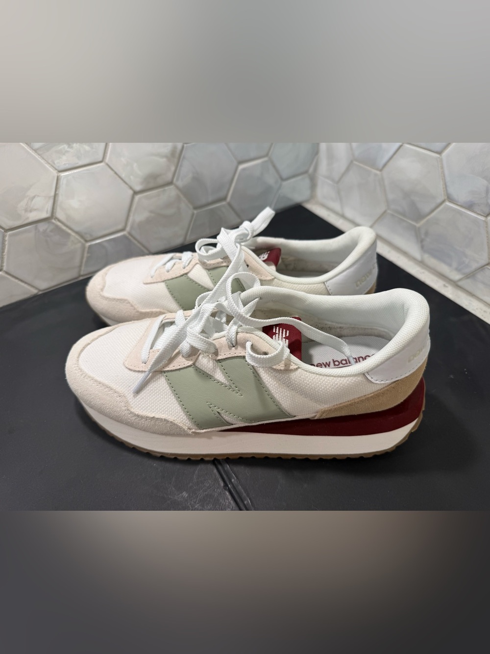 New Balance Woman’s 237 Sneakers Sage Green White & Maroon Sz 9.5 NEW Box - Picture 8 of 12